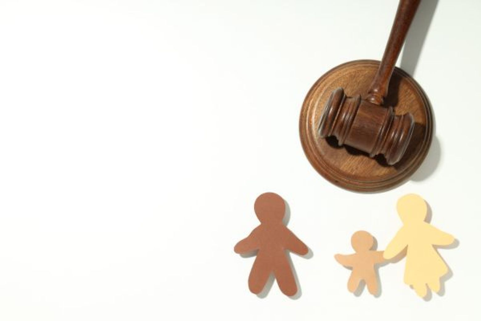 Medidas urgentes de protección de menores. El artículo 158 del Código Civil.